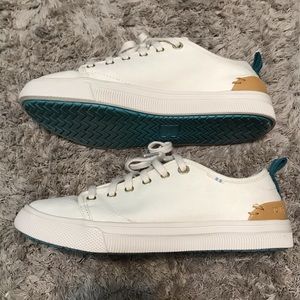 Moving Sale!! TOMS tennis sneaker
